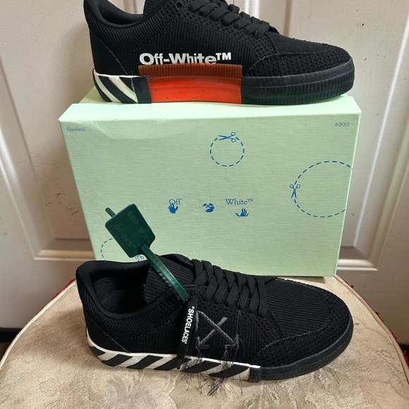 Off-White Men’s LowVulcanizing Knit Sneakers Sz 8